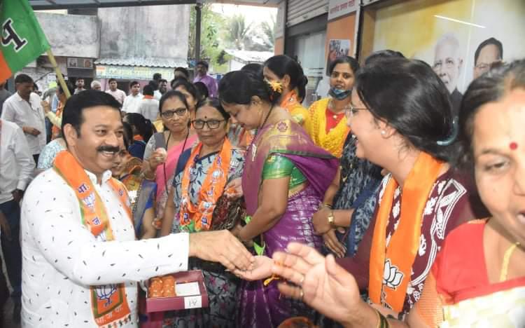 कल्याण पूर्व येथे विजयाचा जल्लोष साजरा