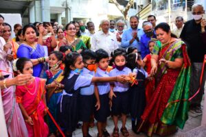 वास्तूचे बच्चे कंपनीच्या हस्ते उद्घाटन