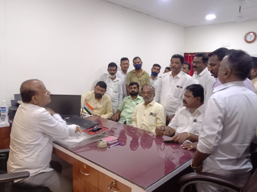 रिक्षा टॅक्सी चालक मालक असोसिएशनची धडक